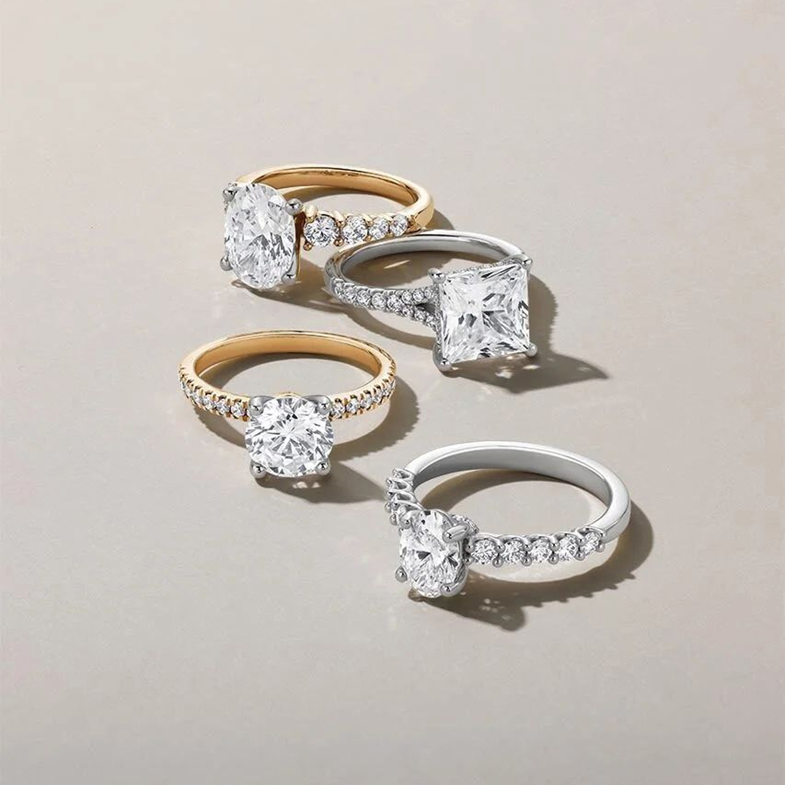 Wahl zwischen Sterlingsilber und Weißgold