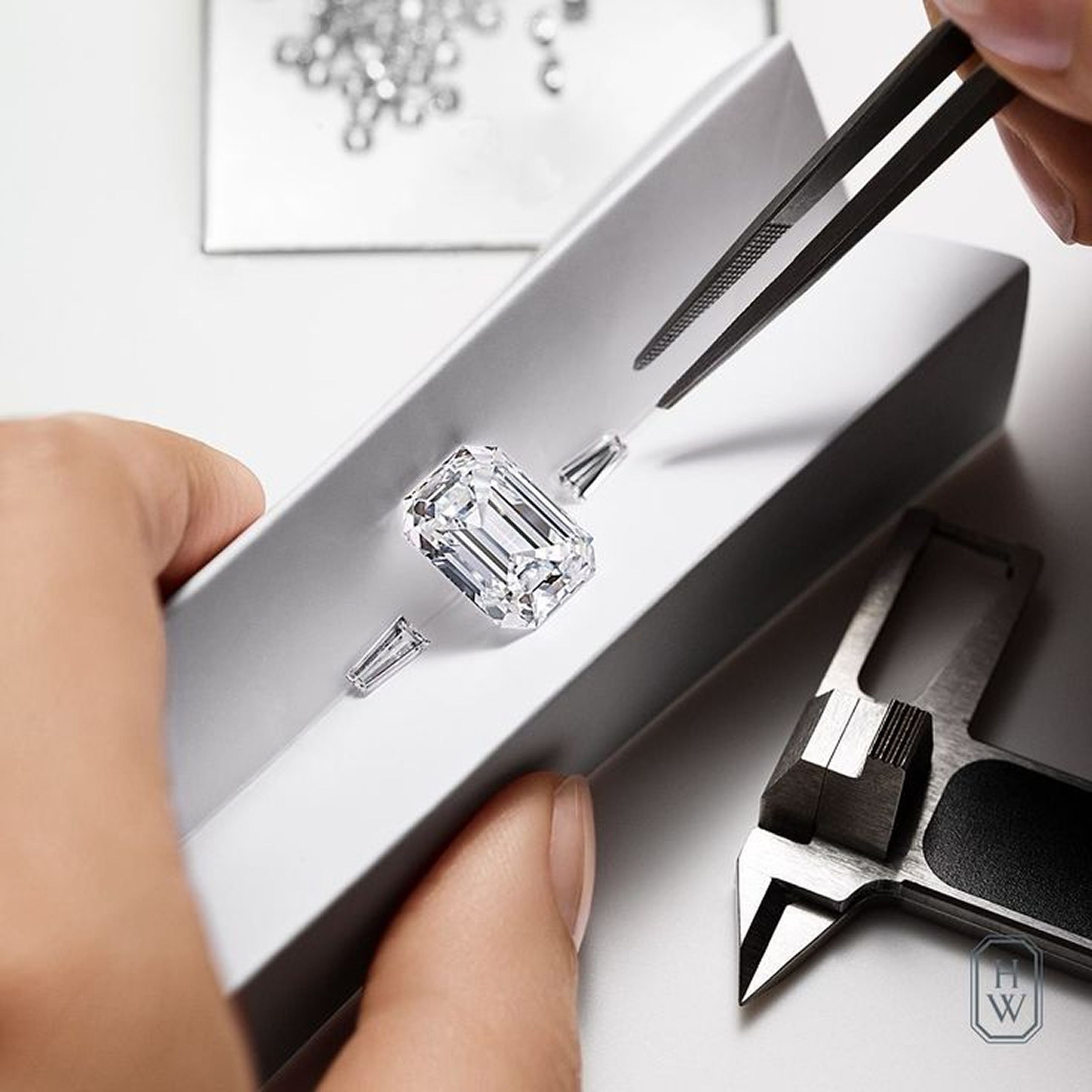 Comparing GIA and IGI diamond certificates